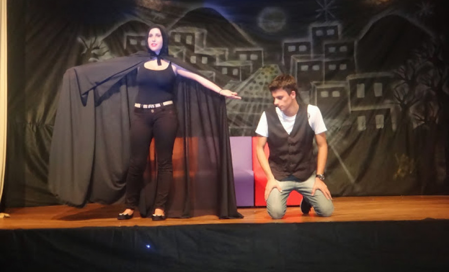 Evento trouxe palestras, poemas e trabalhos sobre autor feitos por alunos e professores de colégio em Santo Antônio do Sudoeste.