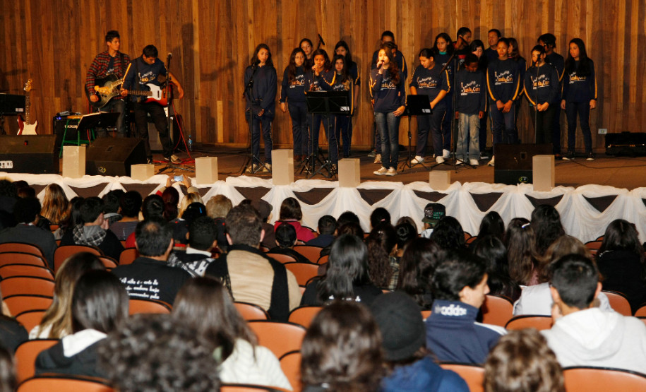 25-06-13 - CEEP Newton Freire Maia em Pinhais recebe a Mostra Estudantil Expocine Norte.