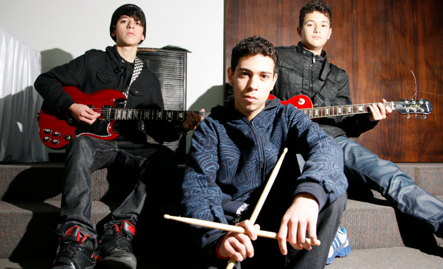 25-06-13 - CEEP Newton Freire Maia em Pinhais recebe a Mostra Estudantil Expocine Norte, na foto a banda do Colégio Estadual Genesio Moreschi de Colombo.