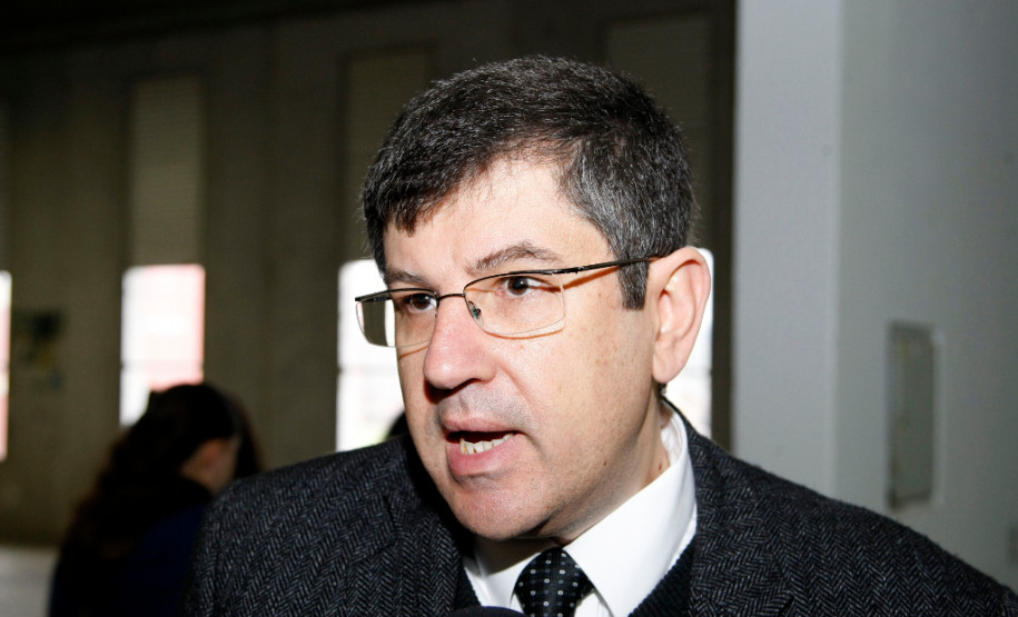 25-06-13 - CEEP Newton Freire Maia em Pinhais recebe a Mostra Estudantil Expocine Norte, vice-diretor da FAP Ângelo José Sangiovanni.