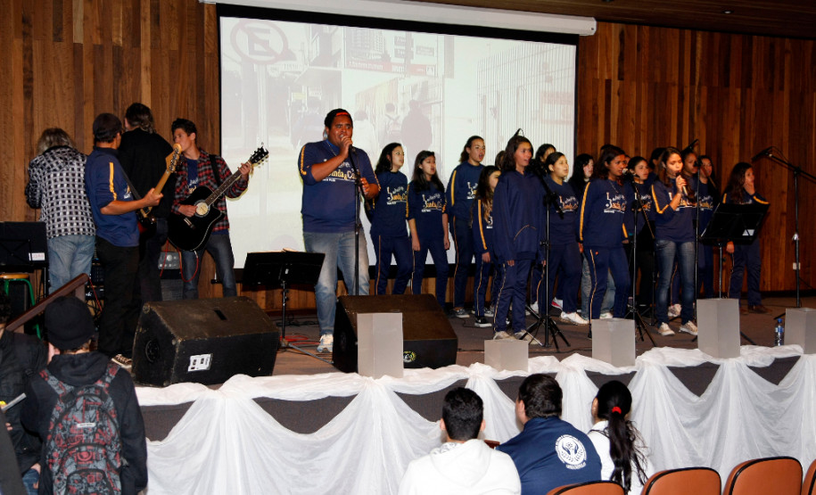 25-06-13 - CEEP Newton Freire Maia em Pinhais recebe a Mostra Estudantil Expocine Norte.