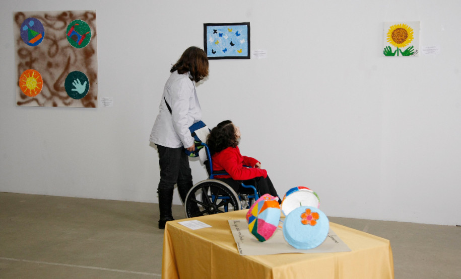 25-06-13 - CEEP Newton Freire Maia em Pinhais recebe a Mostra Estudantil Expocine Norte.