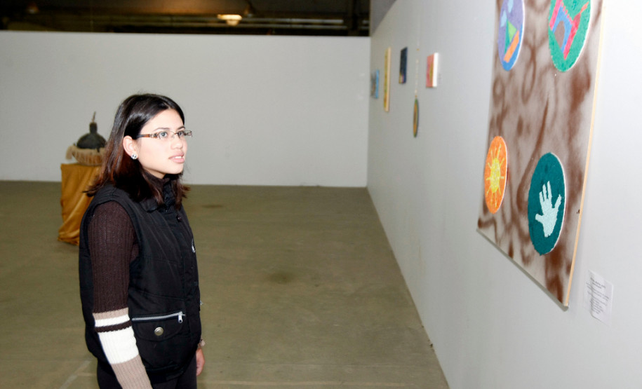 25-06-13 - CEEP Newton Freire Maia em Pinhais recebe a Mostra Estudantil Expocine Norte, aluna Taiandra da Cunha de 15 anos.