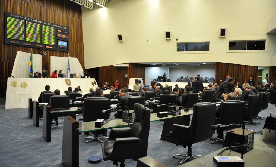 Visão geral do plenário durante a sessão desta terça-feira (25).