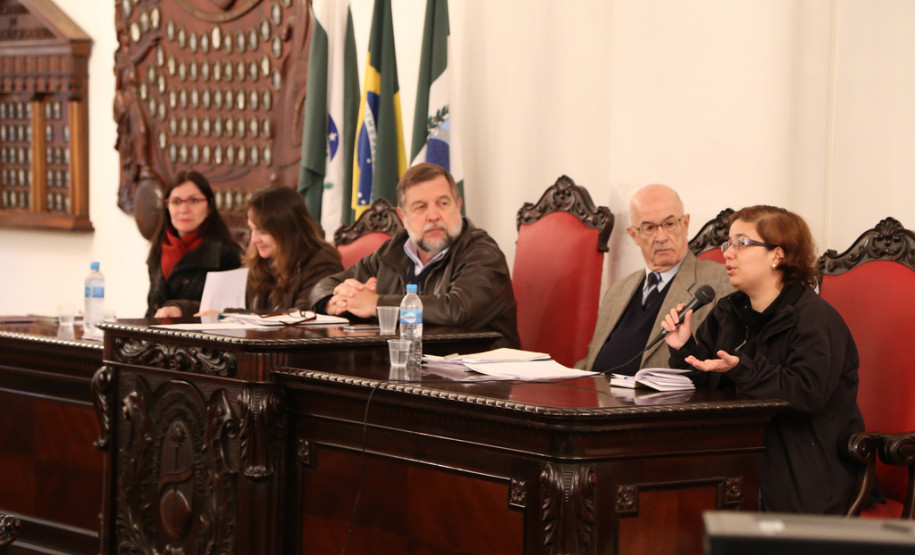 Conferências municipais estão acontecendo em todo o Paraná até o dia 10 de julho. Resultados serão levados para a Conae 2014, em Brasília.<br />
<br />
Veja mais fotos em: <a href=" http://www.flickr.com/photos/flavioarns/sets/72157634301573397/" target="_blank"> http://www.flickr.com/photos/flavioarns </a>