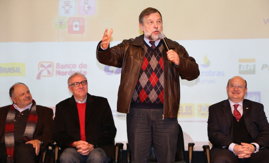 Metas foram definidas pela Organização das Nações Unidas e abrangem áreas como meio ambiente, direitos das mulheres e racismo. <br />
<br />
Veja mais fotos em: <a href="link propriamente dito" target="_blank">texto que vai aparecer</a>