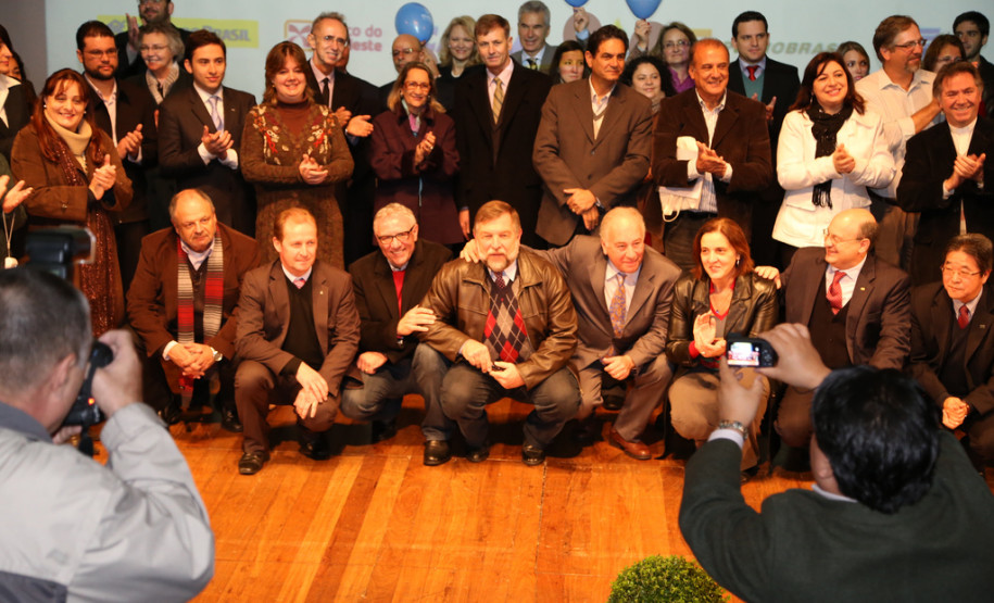 Metas foram definidas pela Organização das Nações Unidas e abrangem áreas como meio ambiente, direitos das mulheres e racismo. <br />
<br />
Veja mais fotos em: <a href="link propriamente dito" target="_blank">texto que vai aparecer</a>