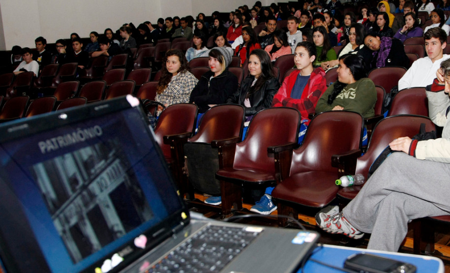 26-06-13 - Colégio Estadual do Paraná, palestra sobre sustentabilidade do professor Paulo Medeiros.