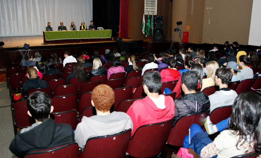 26-06-13 - Colégio Estadual do Paraná, palestra sobre sustentabilidade do professor Paulo Medeiros.