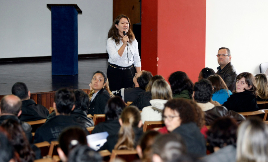 27-06-13 - Universidade Federal do Paraná, Centro Politécnico, Curso de Qualificação de tecnologia, uma parceria entre a Secretaria Estadual de Educação e UFPR.
