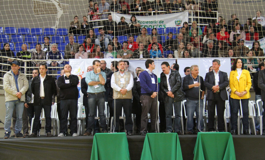 Guarapuava faz festa na abertura dos 60º JEPs Mais de cinco mil atletas de 12 a 14 alunos disputam a Etapa Final – Classe B dos Jogos Escolares do Paraná até o dia 06 de julho. <br />
<br />
Veja mais fotos em: <a href=" http://www.flickr.com/photos/flavioarns/sets/72157634384516063/" target="_blank"> http://www.flickr.com/photos/flavioarns/ </a>