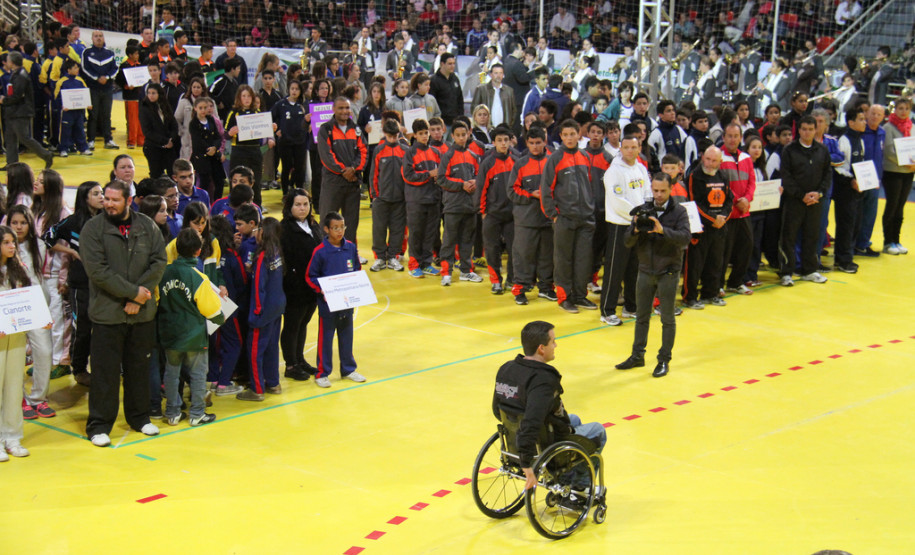 Guarapuava faz festa na abertura dos 60º JEPs Mais de cinco mil atletas de 12 a 14 alunos disputam a Etapa Final – Classe B dos Jogos Escolares do Paraná até o dia 06 de julho. <br />
<br />
Veja mais fotos em: <a href=" http://www.flickr.com/photos/flavioarns/sets/72157634384516063/" target="_blank"> http://www.flickr.com/photos/flavioarns/ </a>