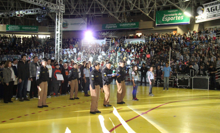 Guarapuava faz festa na abertura dos 60º JEPs Mais de cinco mil atletas de 12 a 14 alunos disputam a Etapa Final – Classe B dos Jogos Escolares do Paraná até o dia 06 de julho. <br />
<br />
Veja mais fotos em: <a href=" http://www.flickr.com/photos/flavioarns/sets/72157634384516063/" target="_blank"> http://www.flickr.com/photos/flavioarns/ </a>