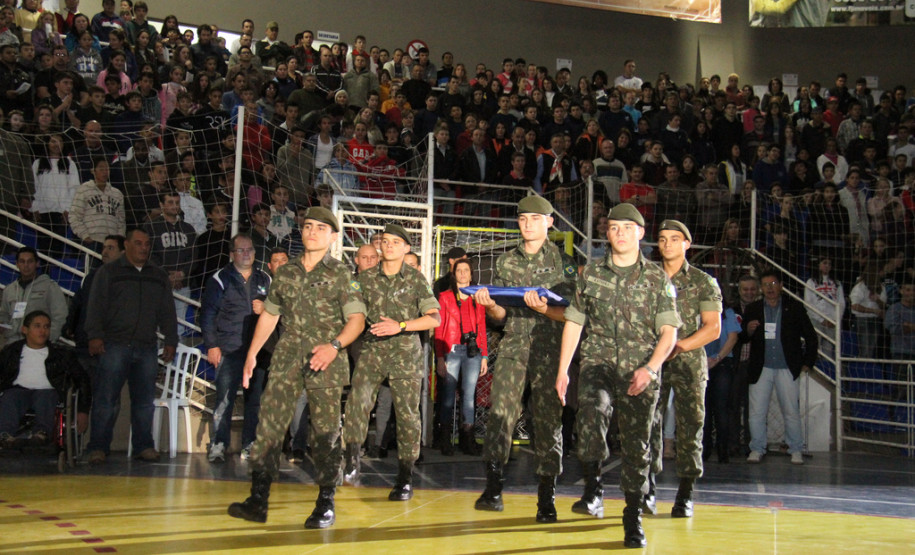 Guarapuava faz festa na abertura dos 60º JEPs Mais de cinco mil atletas de 12 a 14 alunos disputam a Etapa Final – Classe B dos Jogos Escolares do Paraná até o dia 06 de julho. <br />
<br />
Veja mais fotos em: <a href=" http://www.flickr.com/photos/flavioarns/sets/72157634384516063/" target="_blank"> http://www.flickr.com/photos/flavioarns/ </a>
