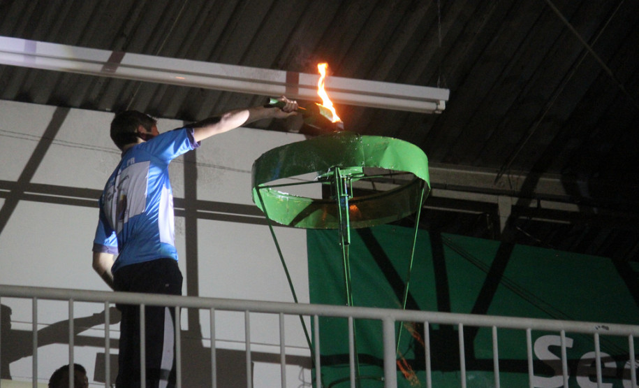 Guarapuava faz festa na abertura dos 60º JEPs Mais de cinco mil atletas de 12 a 14 alunos disputam a Etapa Final – Classe B dos Jogos Escolares do Paraná até o dia 06 de julho. <br />
<br />
Veja mais fotos em: <a href=" http://www.flickr.com/photos/flavioarns/sets/72157634384516063/" target="_blank"> http://www.flickr.com/photos/flavioarns/ </a>