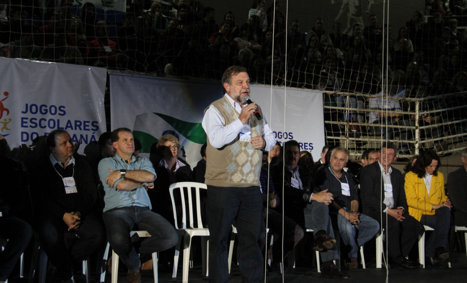 Guarapuava faz festa na abertura dos 60º JEPs Mais de cinco mil atletas de 12 a 14 alunos disputam a Etapa Final – Classe B dos Jogos Escolares do Paraná até o dia 06 de julho. <br />
<br />
Veja mais fotos em: <a href=" http://www.flickr.com/photos/flavioarns/sets/72157634384516063/" target="_blank"> http://www.flickr.com/photos/flavioarns/ </a>