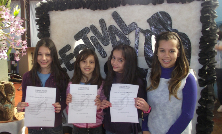 Colégio realizou festival de música com os alunos