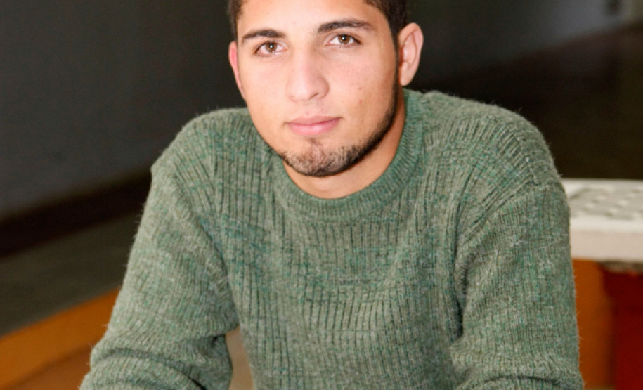 24-06-13 - Colégio Estadual João Batista Vieira em Piraquara. Na foto Leonardo Moreira dos Santos, presidente do grêmio.