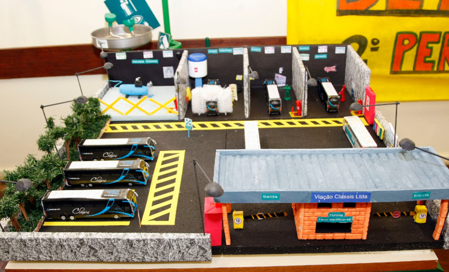 28-06-13 - Colégio Estadual Paulo Leminski, curso técnico de Segurança do Trabalho.