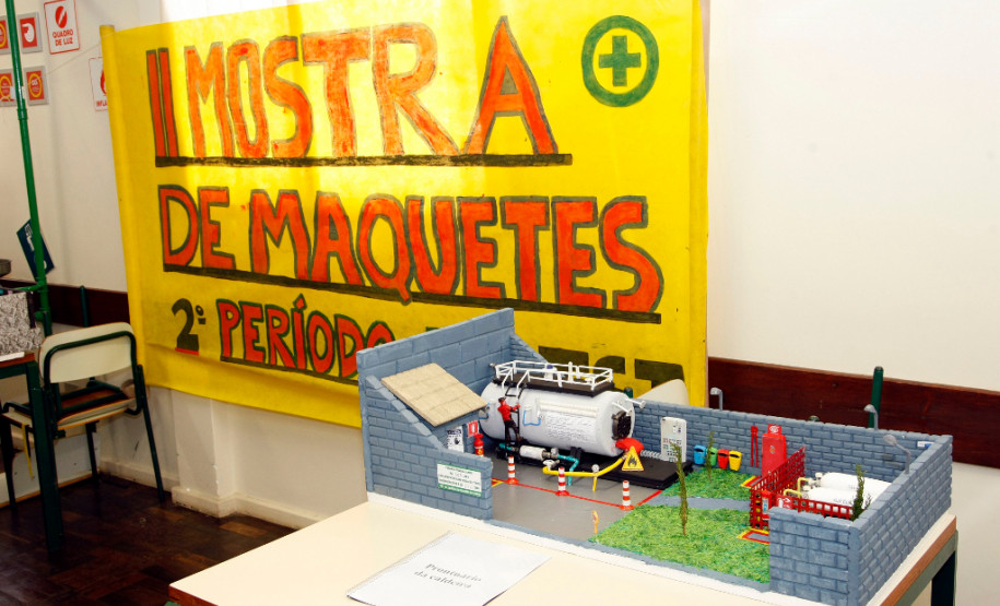 28-06-13 - Colégio Estadual Paulo Leminski, curso técnico de Segurança do Trabalho.