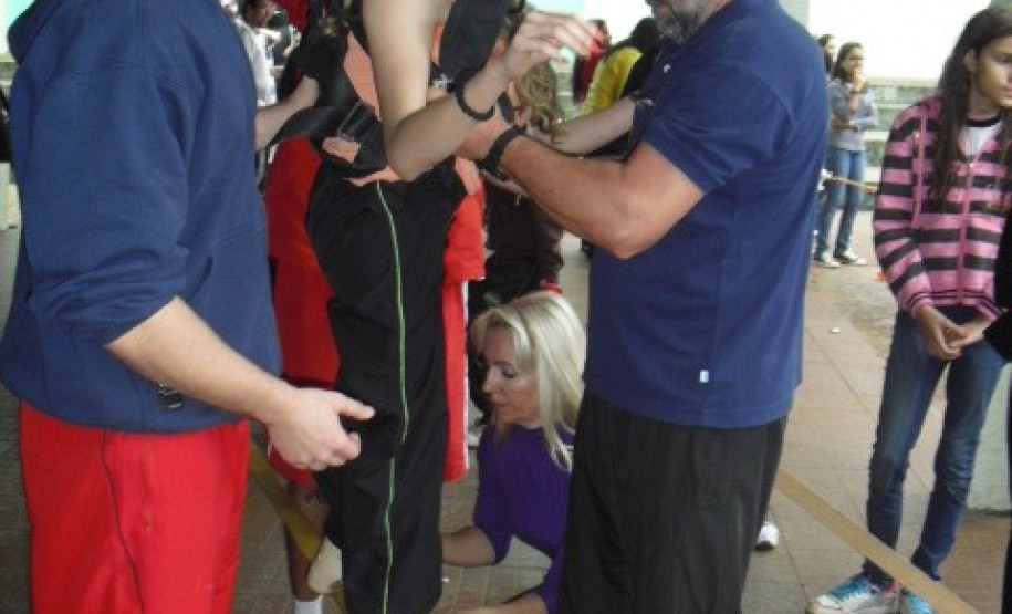 Uma das oficinas foi pensada para que a aluna cadeirante Aline Ribeiro, de 17 anos, do 2º ano do ensino médio pudesse participar. “Andar no slackline foi mais uma barreira vencida, e eu quero superar muitas outras”, disse.