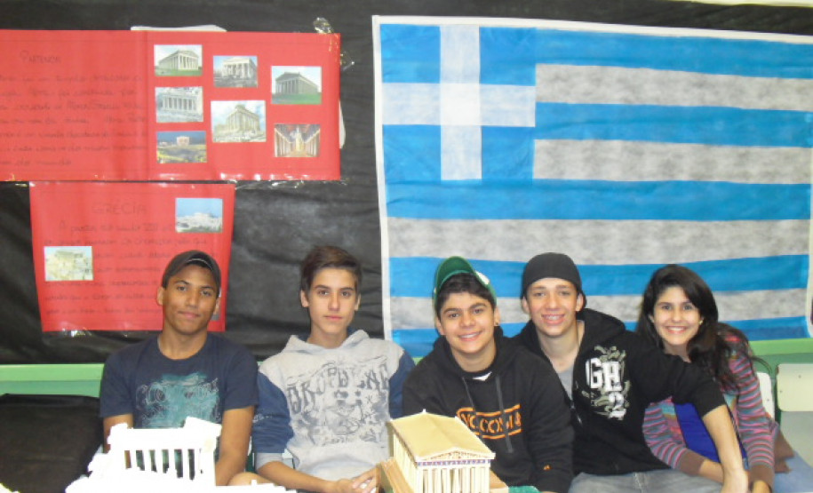 Em Maringá, evento foi uma oportunidade paras visitantes conhecerem vários trabalhos nas disciplinas, além de apresentações artísticas e esportivas.