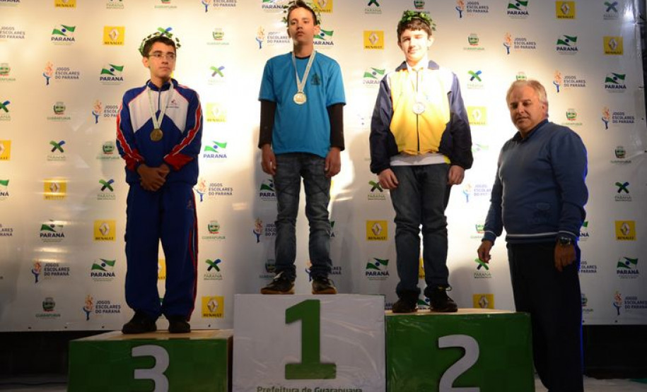 Vencedores do Xadrez Rápido: Ouro para Leonardo Mateus Miester, do Colégio Estadual Paulo VI, de Boa Vista da Aparecida. Prata para Waine Brbosa de Oliveira Júnior, do Colégio Dom Bosco, de Siqueira Campos. Bronze para Gabriel Binícius Souza, do Colégio Pequeno Príncipe, de Nova Londrina.