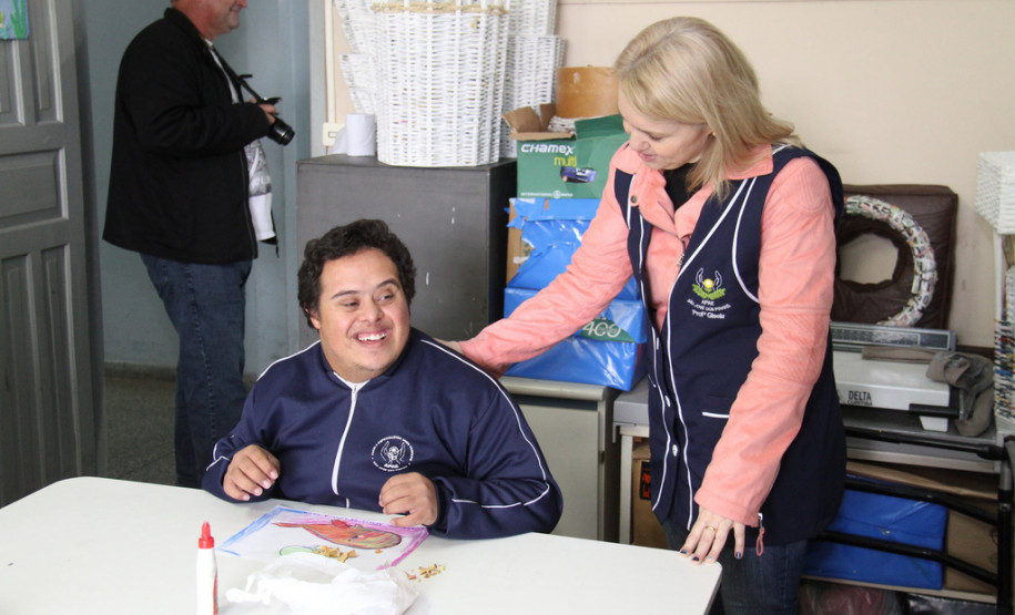 APAE Amor Perfeito<br />
<br />
Veja mais fotos em: <a href=" http://www.flickr.com/photos/flavioarns/sets/72157634483519081/" target="_blank"> http://www.flickr.com/photos/flavioarns/</a>