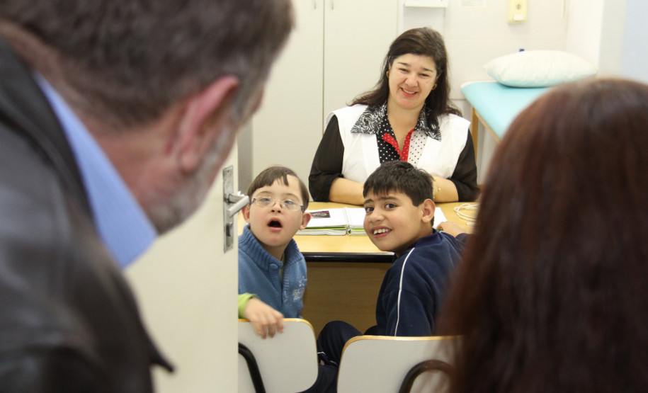 APAE São José dos Pinhais <br />
<br />
Veja mais fotos em: <a href=" http://www.flickr.com/photos/flavioarns/sets/72157634484331073/" target="_blank"> http://www.flickr.com/photos/flavioarns/</a>