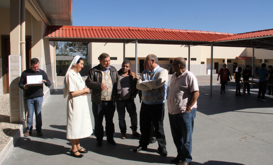 Colégio Estadual da Colônia Murici <br />
<br />
Veja mais fotos em: <a href=" http://www.flickr.com/photos/flavioarns/sets/72157634484041619/" target="_blank"> http://www.flickr.com/photos/flavioarns/</a>