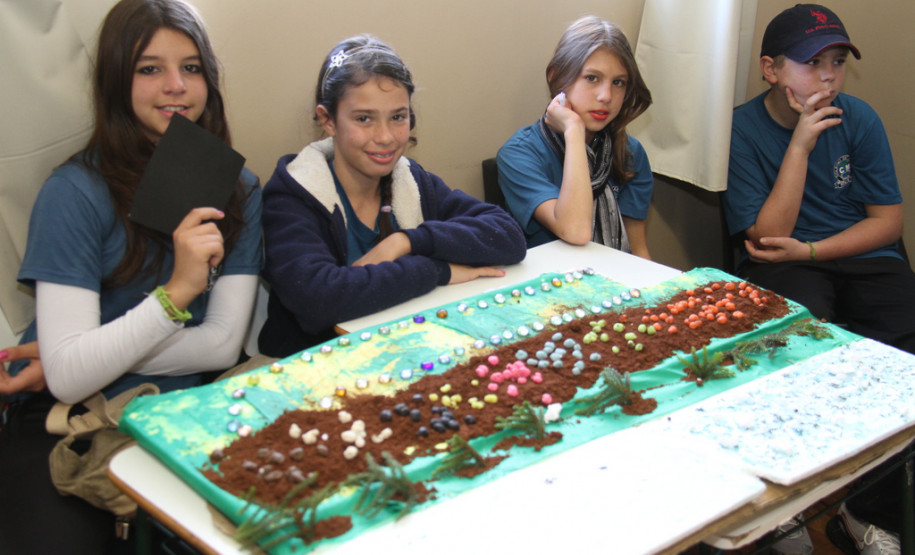 Colégio Estadual da Colônia Murici <br />
<br />
Veja mais fotos em: <a href=" http://www.flickr.com/photos/flavioarns/sets/72157634484041619/" target="_blank"> http://www.flickr.com/photos/flavioarns/</a>