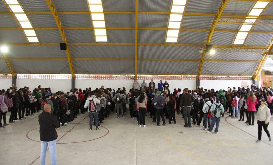 Colégio Estadual Eunice Borges da Rocha<br />
<br />
Veja mais fotos em: <a href="http://www.flickr.com/photos/flavioarns/sets/72157634482806749/" target="_blank">http://www.flickr.com/photos/flavioarns/</a>