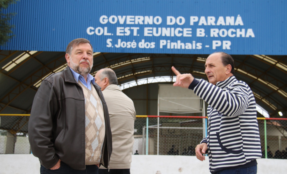 Colégio Estadual Eunice Borges da Rocha<br />
<br />
Veja mais fotos em: <a href="http://www.flickr.com/photos/flavioarns/sets/72157634482806749/" target="_blank">http://www.flickr.com/photos/flavioarns/</a>