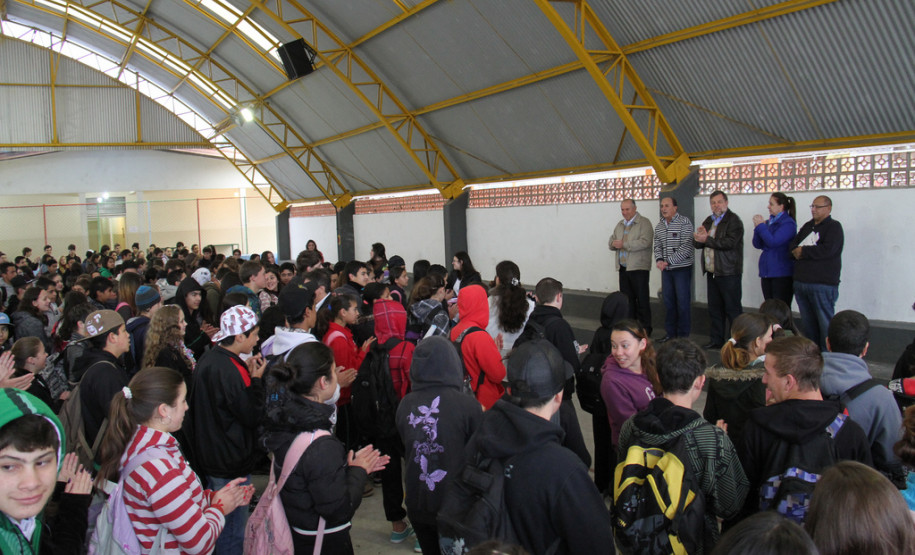 Colégio Estadual Eunice Borges da Rocha<br />
<br />
Veja mais fotos em: <a href="http://www.flickr.com/photos/flavioarns/sets/72157634482806749/" target="_blank">http://www.flickr.com/photos/flavioarns/</a>
