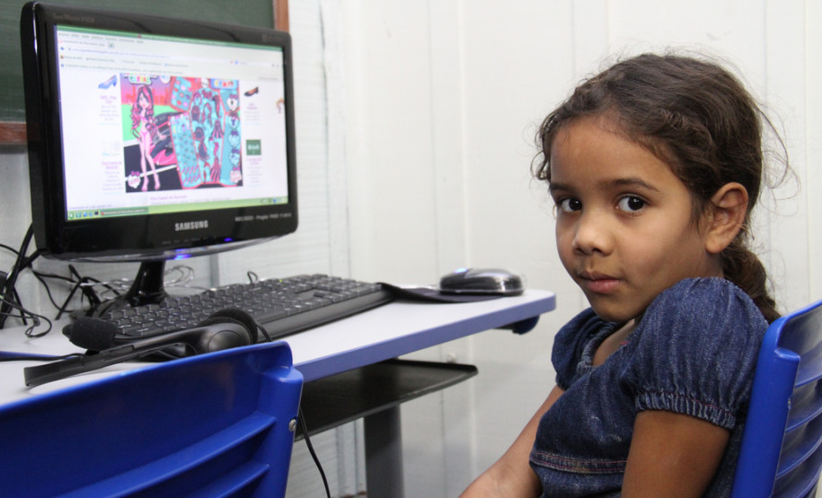 Escola Estadual Maria Vidal Novaes <br />
<br />
Veja mais fotos em: <a href=" http://www.flickr.com/photos/flavioarns/sets/72157634484573691/" target="_blank"> http://www.flickr.com/photos/flavioarns/</a>