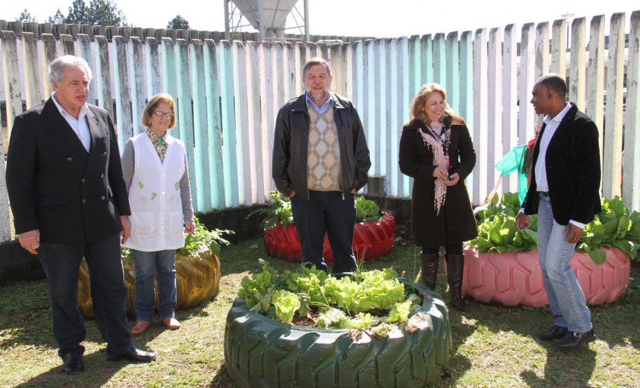Colégio Estadual Professora Angelina Annamaria Cônsolo do Prado <br />
<br />
Veja mais fotos em: <a href=" http://www.flickr.com/photos/flavioarns/sets/72157634484014271/" target="_blank"> http://www.flickr.com/photos/flavioarns/ </a>