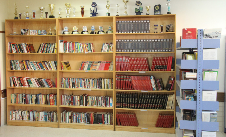 Colégio Estadual São Cristóvão <br />
<br />
Veja mais fotos em: <a href=" http://www.flickr.com/photos/flavioarns/sets/72157634484801117/" target="_blank"> http://www.flickr.com/photos/flavioarns/ </a>