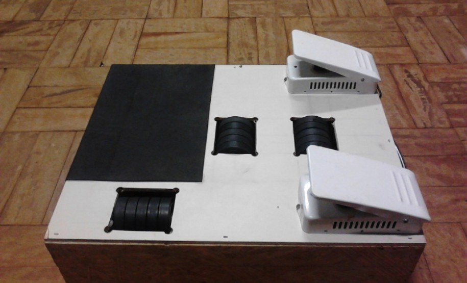 Com dispositivo, a aluna melhora aprendizagem em curso técnico de informática no Colégio Estadual São Vicente de Paula, em Nova Esperança.