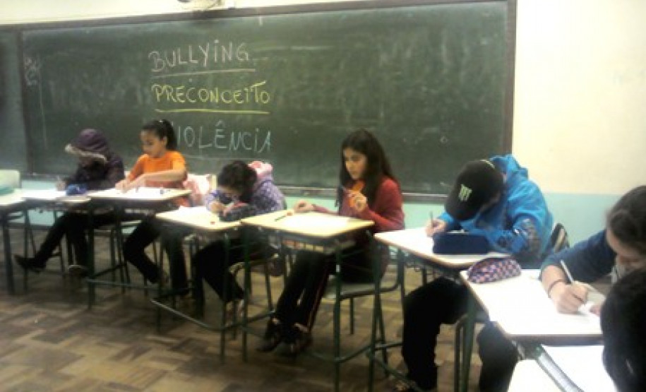 Foram feitas várias atividades como palestras, produção de textos, debates, e exposições com imagens, fotografias e vídeos.