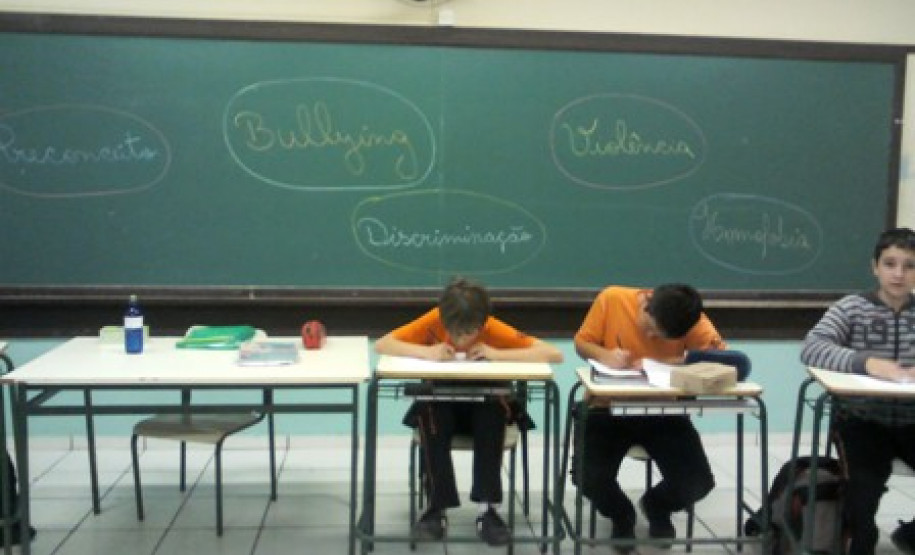 Foram feitas várias atividades como palestras, produção de textos, debates, e exposições com imagens, fotografias e vídeos.