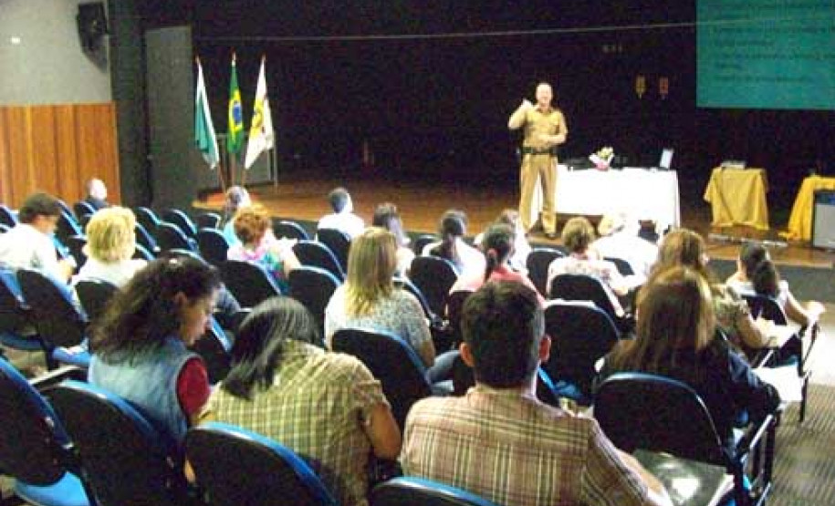 Seminário de Desenvolvimento Socioeducacional reuniu professores e pedagogos para discutir criação de Comissão Regional de Enfrentamento à Violência na região