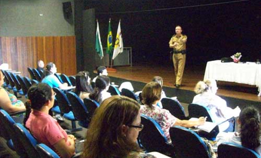 Seminário de Desenvolvimento Socioeducacional reuniu professores e pedagogos para discutir criação de Comissão Regional de Enfrentamento à Violência na região