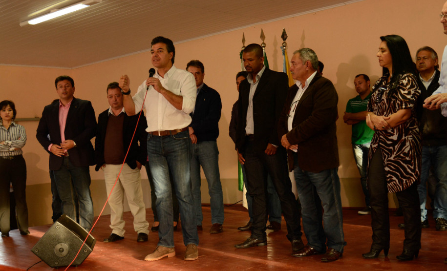 O prefeito de Imbaú, Cassemiro Pinto Martins, destacou a construção, pelo Governo do Estado, do novo prédio para a Escola Estadual Graça Di Mário. O investimento é de R$ 3 milhões. A escola atende 700 alunos. A nova estrutura terá 12 salas de aula, laboratórios de informática e de ciências, salas administrativas e de professores, quadra esportiva, banheiros, cozinha, refeitório e biblioteca.