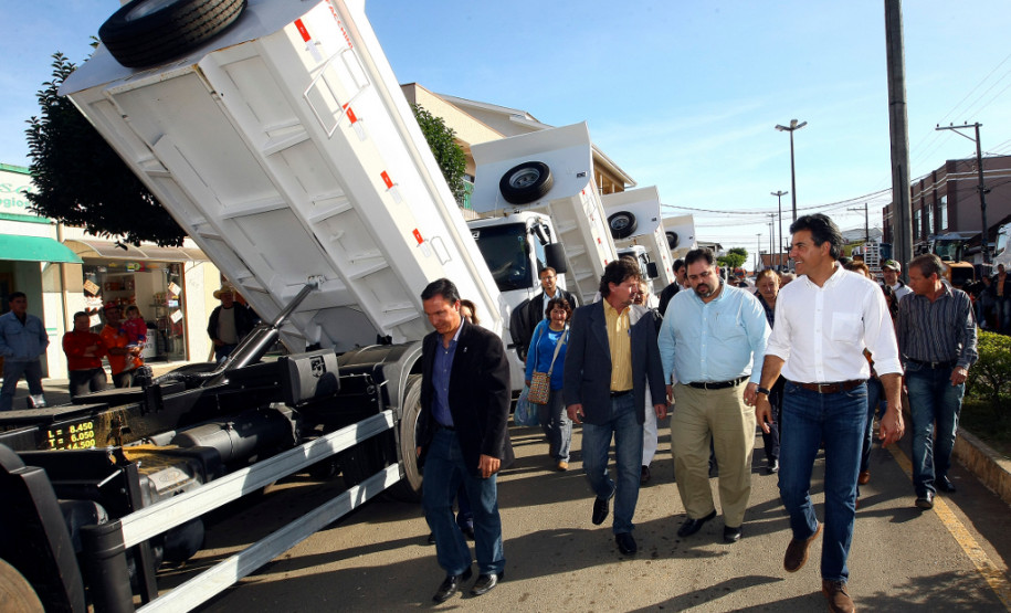 O governo estadual constrói em Reserva um novo prédio para o Colégio Estadual Albano Martins. O investimento é de R$ 3 milhões e a obra deverá ser concluída em três meses. São oito salas de aula, laboratórios de informática e de ciências, salas administrativas e de professores, quadra esportiva, banheiros, cozinha, refeitório e biblioteca. O colégio atende atualmente 120 estudantes, mas a capacidade será dobrada com a nova estrutura.