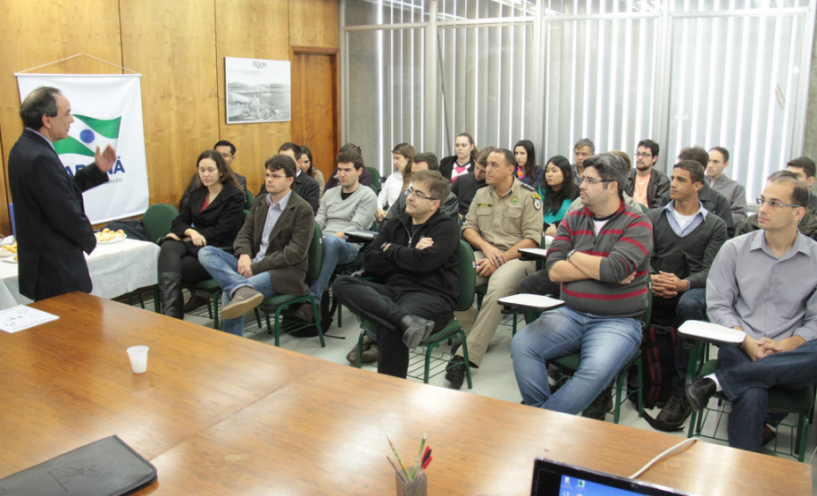 Vinte e seis profissionais iniciam seu trabalho na próxima semana. Proposta é dar maior agilidade nos processo de melhorias na infraestrutura das escolas. <br />
<br />
Veja mais fotos em: <a href=" http://www.flickr.com/photos/flavioarns/sets/72157634646651333/" target="_blank"> http://www.flickr.com/photos/flavioarns/</a>