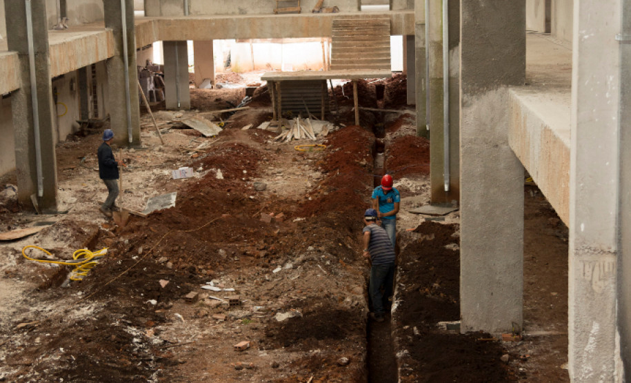 Centro Estadual de Educação Profissional. Fazenda Rio Grande, 21/06/2013.
