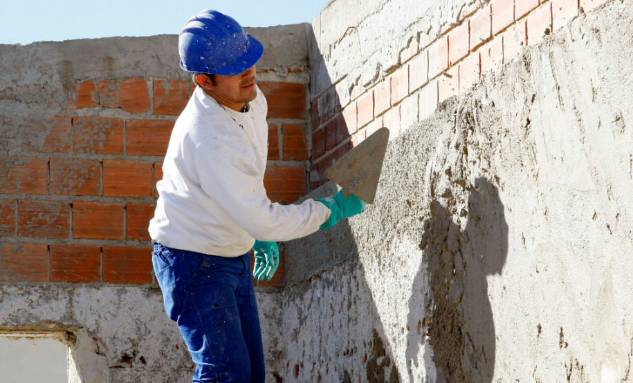 Colégio Estadual Yvone Pimentel recebe obras de reforma e ampliação. 16-07-13.