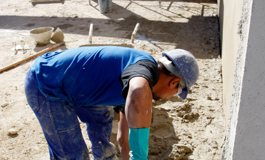Colégio Estadual Yvone Pimentel recebe obras de reforma e ampliação. 16-07-13.