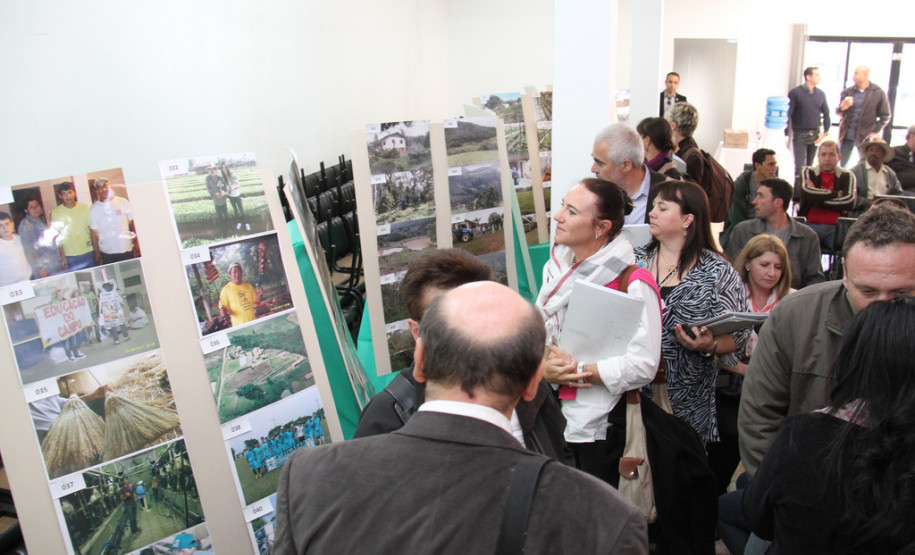 Mostra selecionou 30 trabalhos de estudantes que irão participar da Semana de Festividades, na cidade de Lyon, França, no final do ano.<br />
<br />
Veja mais fotos em: <a href="http://www.flickr.com/photos/flavioarns/sets/72157634667385647/" target="_blank">http://www.flickr.com/photos/flavioarns/</a>
