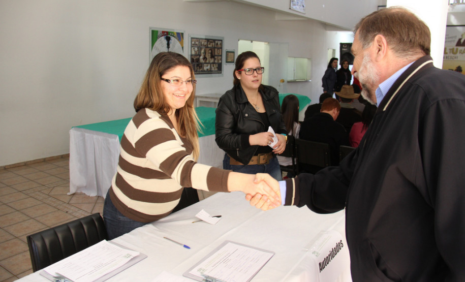 Mostra selecionou 30 trabalhos de estudantes que irão participar da Semana de Festividades, na cidade de Lyon, França, no final do ano.<br />
<br />
Veja mais fotos em: <a href="http://www.flickr.com/photos/flavioarns/sets/72157634667385647/" target="_blank">http://www.flickr.com/photos/flavioarns/</a>